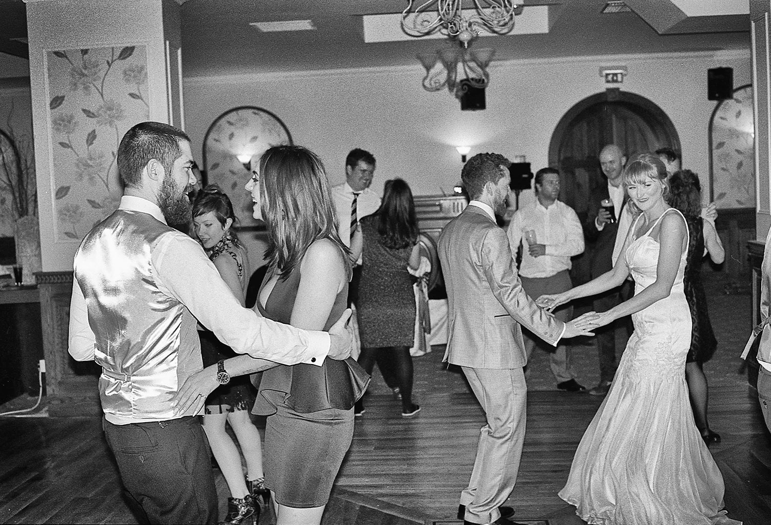 wedding-dance-couples.jpg
