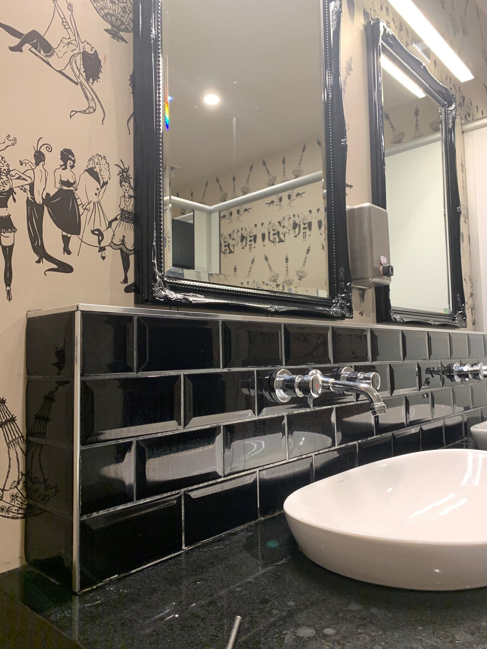 Cally+HOtel+Warrnambool+-+Bathroom+Interior+Design.jpg