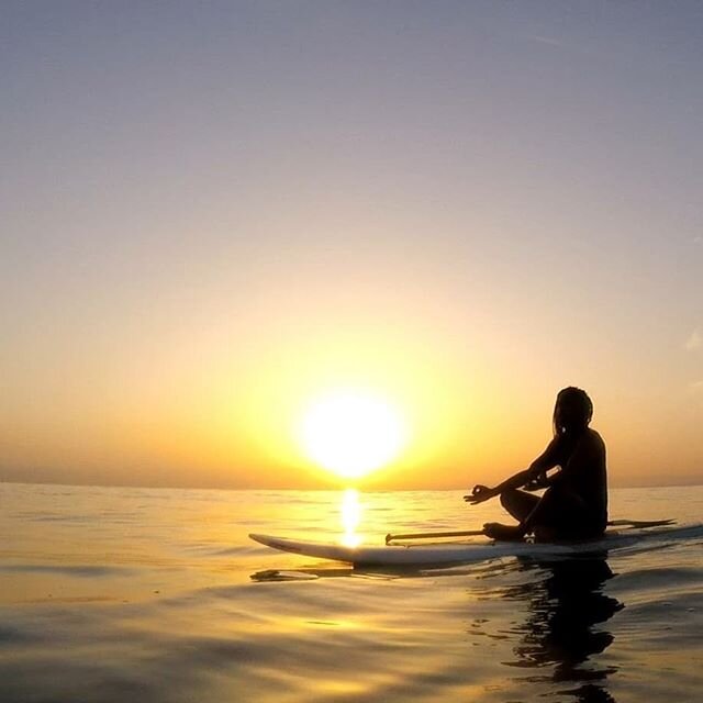 🙏🏽Are you ready for a sunrise SUP session? One of our favorite ways to start a summer day is by floating on the flat water in the bay in meditation... Sometime the local manatee family even passes by to say Buenos D&iacute;as 🌅

#meditatemore #sup