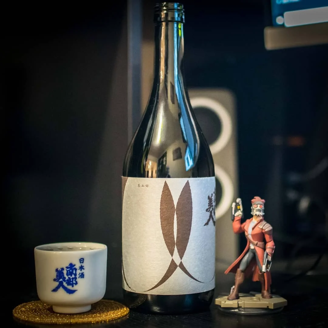 Nanbu Bijin #Ruten is probably the rarest of this award-winning #iwate brewey’s New York selections, but it’s certainly one of my favorites. Made with Miyamanishiki rice, it’s light and clean with a subtle richness that sneaks up of you! #sake #sakemonday #sakemondays #junmaiginjo #miyamanishiki #nihonshu #sakenyc #sakekampai #nanbubijin #nanbubijinsake #日本酒 #南部美人 #純米吟醸