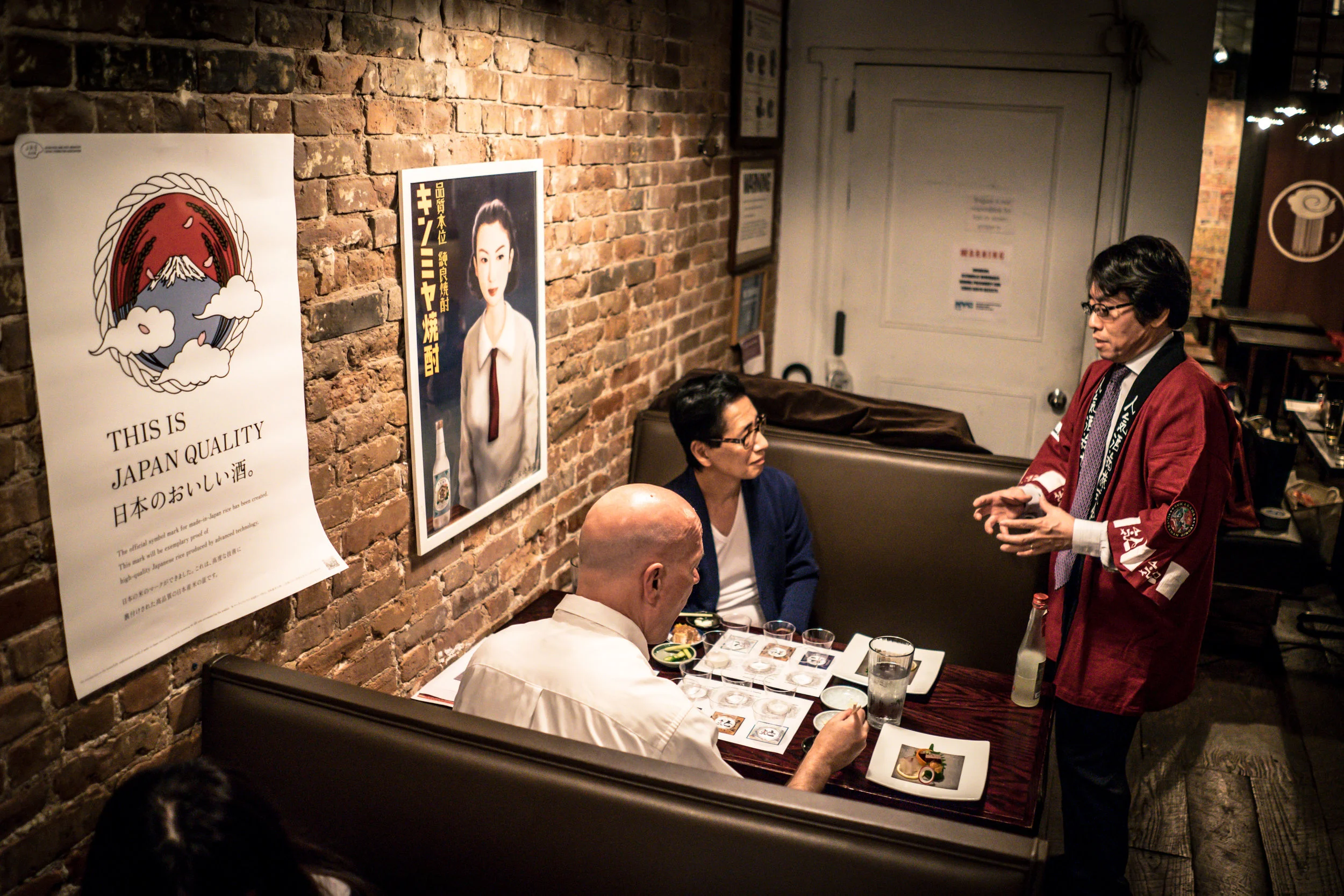Yusa San explaining the influence of temperature on flavor profile