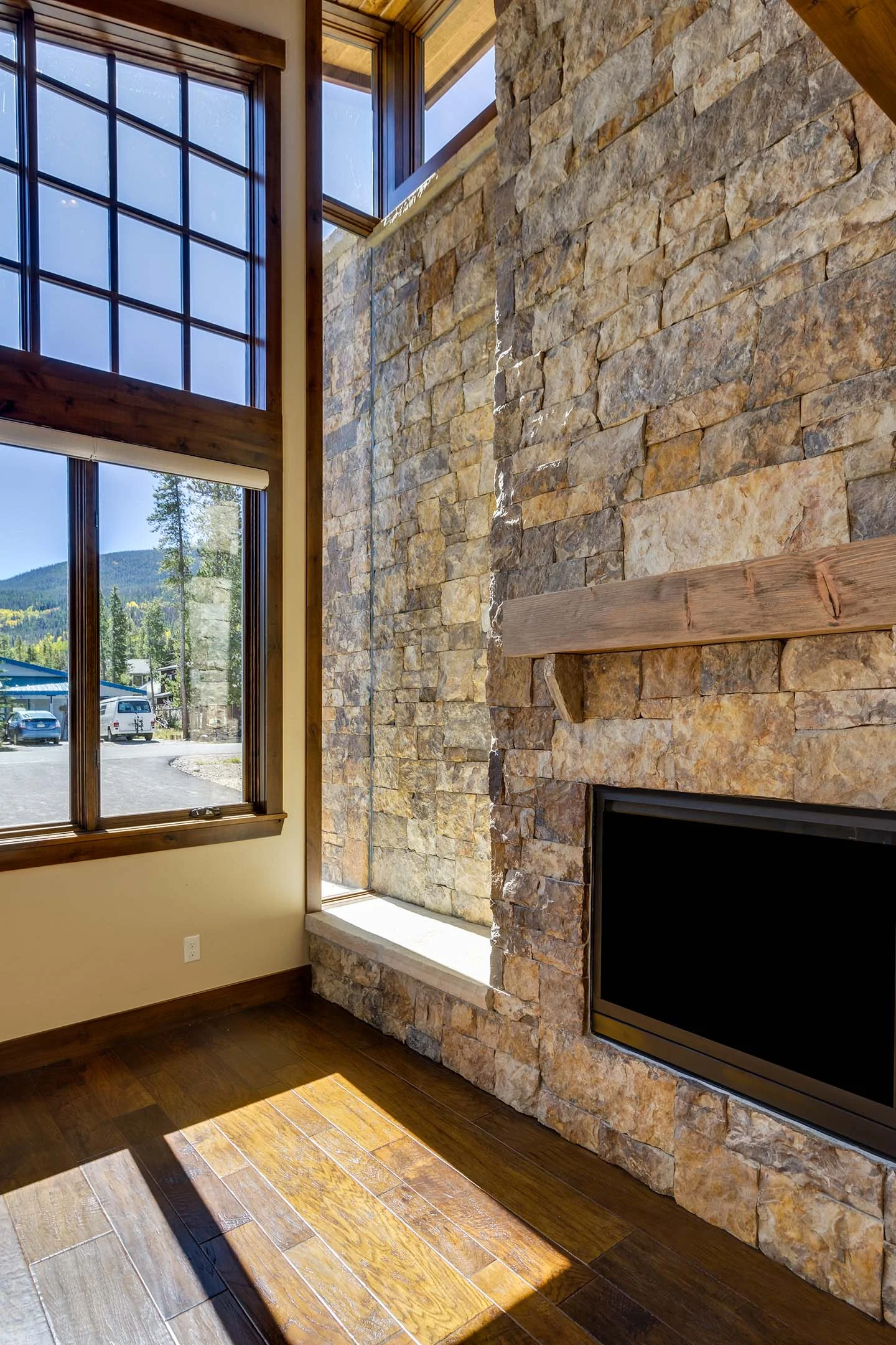 StoneWallInterior1Web.jpg