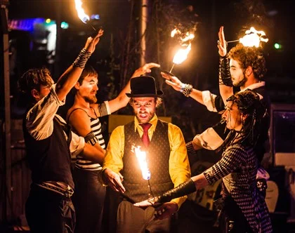 CirqueMonochromatique+-Show1.jpg