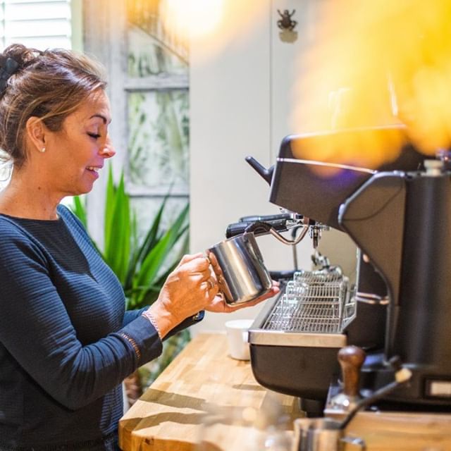 It's the weekend! Come and join us for a coffee or a quick drink in our bar, no need to book a table ☕⁣
⁣
⁣
⁣
⁣
⁣
⁣
⁣
#coffeebar #coffee_time #coffee☕ #coffeevibes #drinklocal #eatlocal #supportlocal #stevington #redlionstevington #bedford #lovebedfo