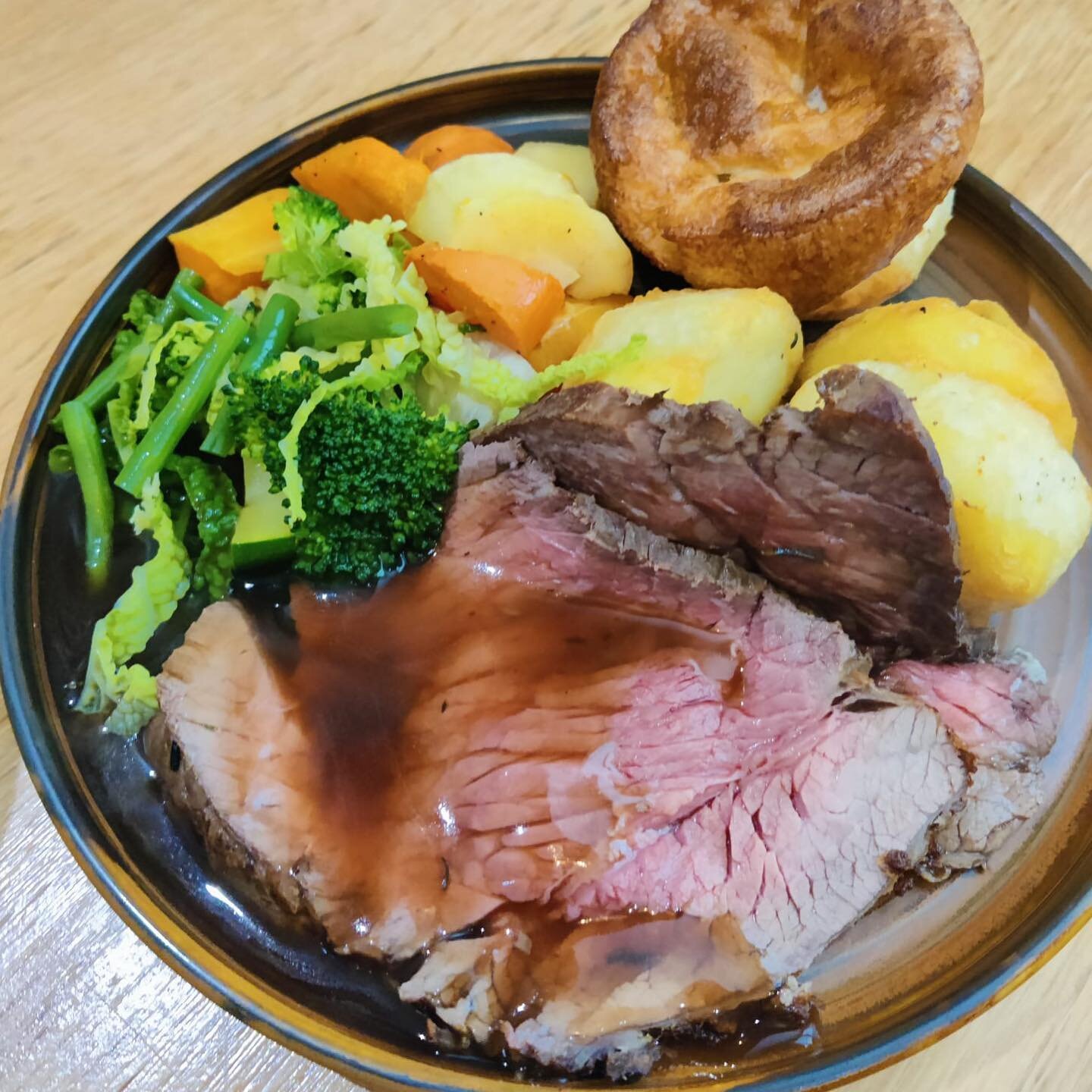 Due to a couple of cancellations we have some availability tomorrow lunchtime for our delicious Sunday roasts, our full festive menu is also available. 

Call us on 01234 823946 to book! 

#redlion #redlionstevington #stevington #bedford #bedfordshir