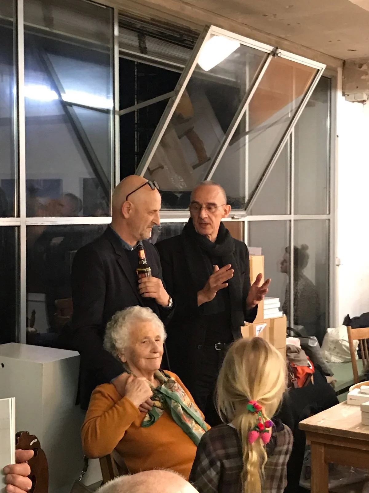 Book opening of «Bowie, Texas»