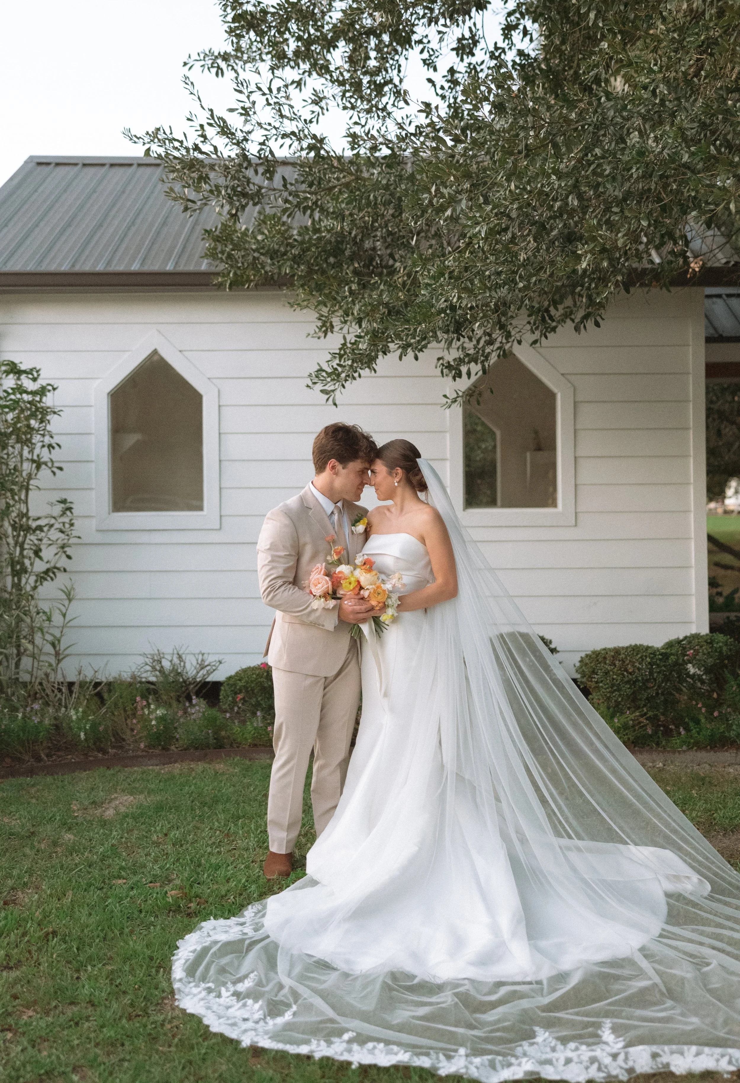 Taylor_Mills_Photography-elise_and_brennans_wedding_the_berry_barn_amite-40.jpg