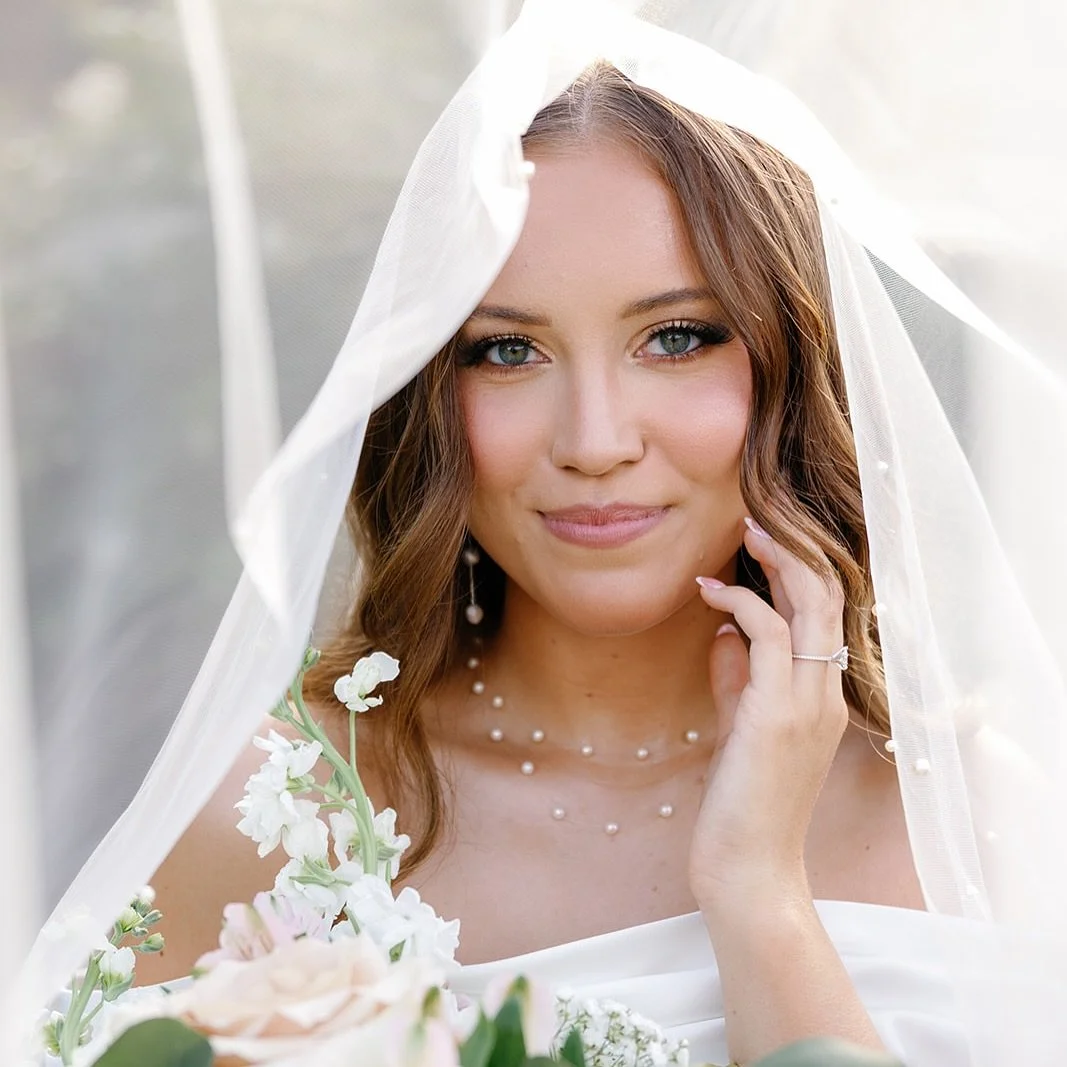 We are reminiscing on Sydnee and Wyatt&rsquo;s rainy-day fairytale ✨, made all the more timeless with the elegance of @bcclarkjewelers and the charm of Rose Briar Place.

At Rose Briar, we believe every couple deserves a wedding day that feels effort