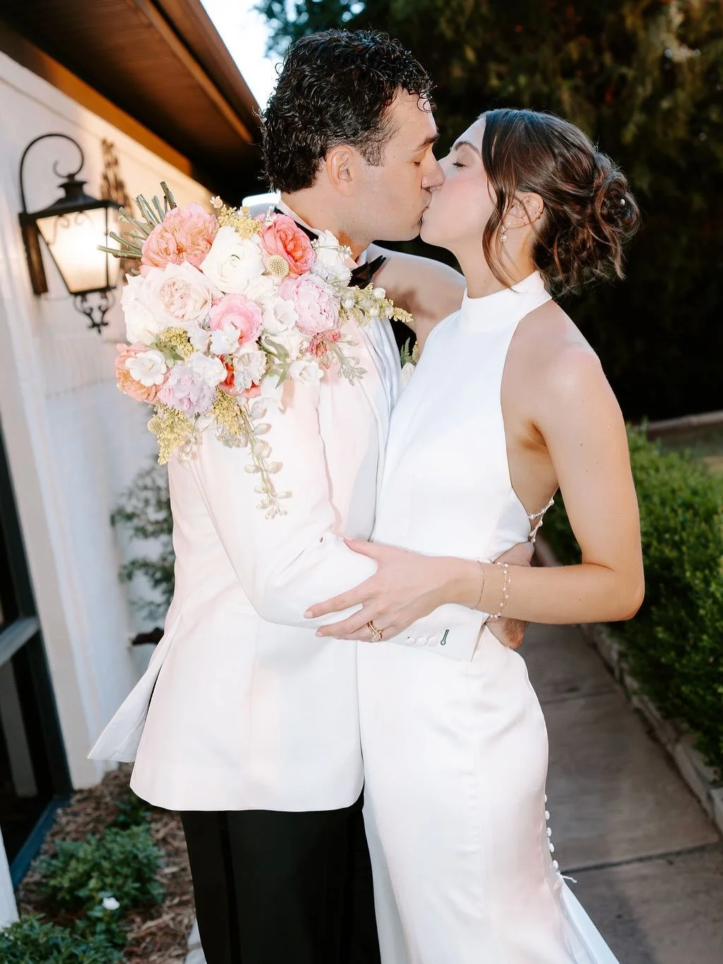 A wedding day worthy of an Elvis song. 🤍

The Thomases celebrated a perfect spring day at Rose Briar Place with great music, plenty of dancing, and a delicious cake to top it all off.

Details
Venue: @rosebriarplace 
In House Coordinator: Lori
Photo