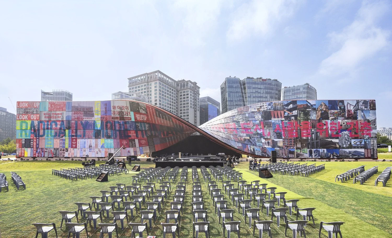 Humanise Wall – Seoul Biennale 2025 © Yongjoon Choi