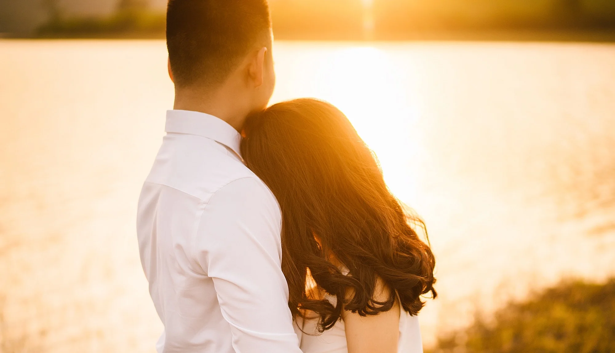 affection-blur-close-up-427547.jpg