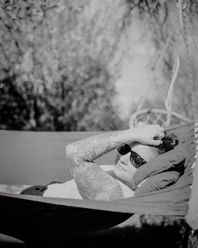 ⠀
&bull; w/ @maancly 🖤💐 &bull;⠀
⠀
&bdquo;So let me carry you through⠀
Past the old lace and ivory⠀
The tall grass and ivy⠀
The light of the moon⠀
We'll hide between dunes and lay to ruin&ldquo;⠀
⠀
Leica M6 || Ilford FP4+⠀
__________________________