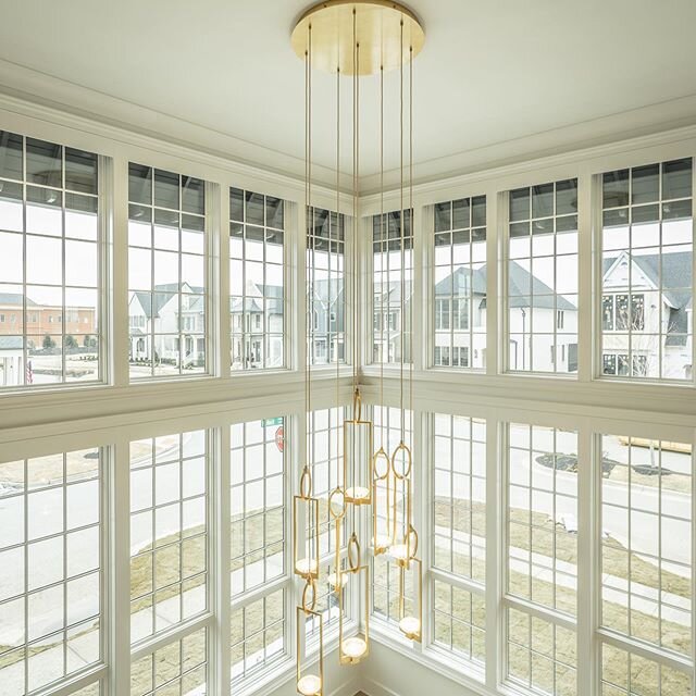 This corner of natural light is one of our favorite banks of windows we have ever built. At night, it looks like a glowing lantern. #watershollandbuilders #watersholland #newconstruction #customhome #lantern #buildersofig