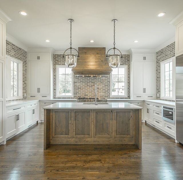 Lots of natural light floods this kitchen in a recently completed custom home in Ooltewah. #watershollandbuilders #watersholland #newconstruction #customhome #kitchen #windows #chattanoogarealestate #granthamsquare