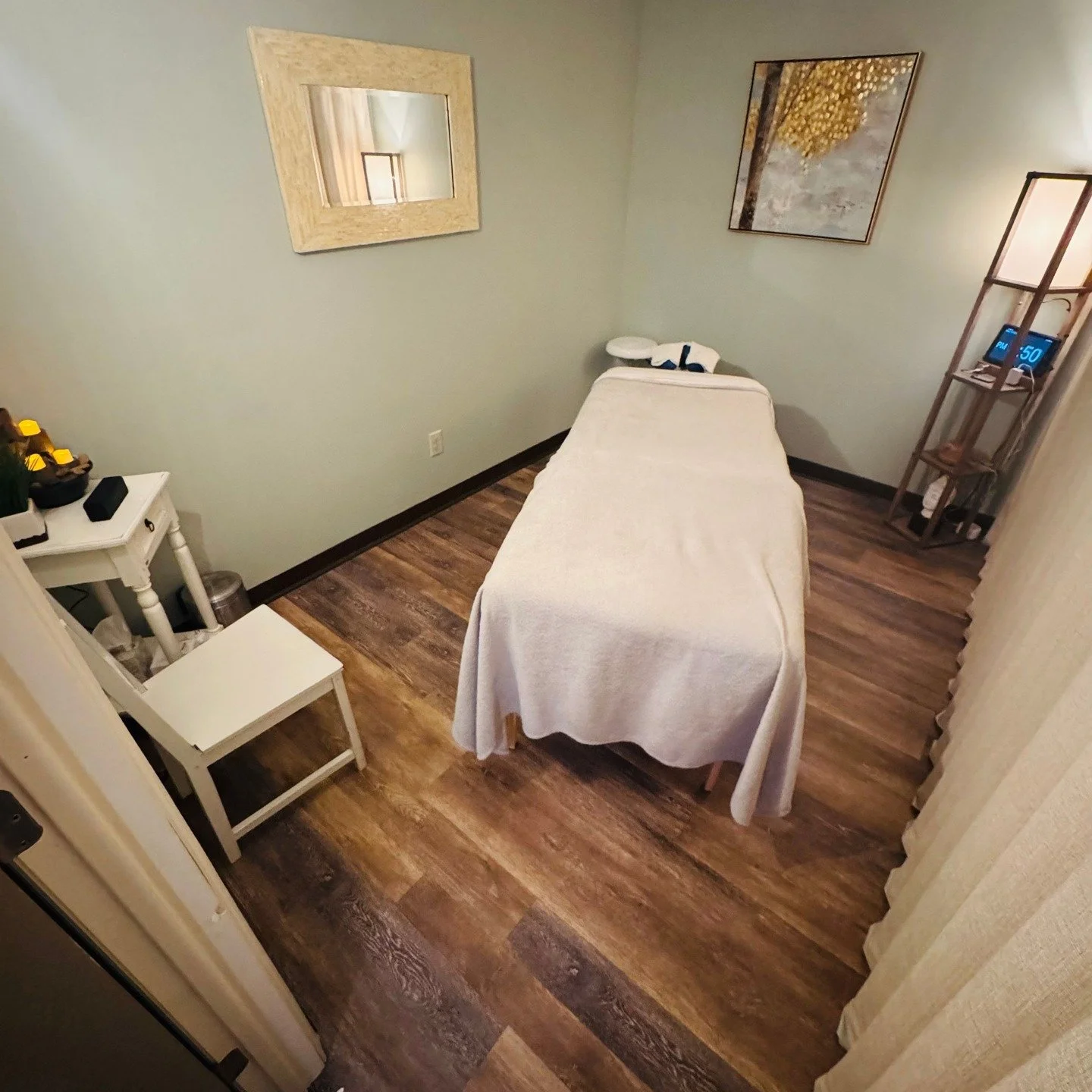 🌟 Join Our Team: Licensed Massage Therapist Wanted! 🌟
Albany Massage Professionals is seeking a licensed massage therapist to freelance in our vibrant, wellness-driven practice!
What We Offer:
✨ Flexibility: Create your own schedule that works for 
