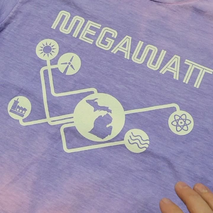 Look at these amazingly cool shirts we printed for @myimpression5 These shirts are heat reactive and change colors from @shadowshiftertees Barbie tees, megawatt and shirts for you to buy for stocking stuffers.
&bull;
Side note, we have been crazy bus