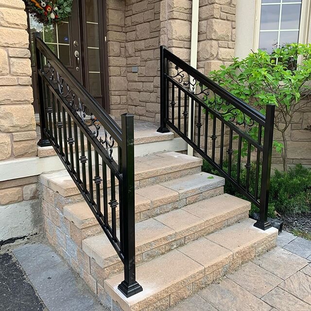 Our new install we did today for a lovley homeowner. The the double bar with the scroll design along with the diamond pickets. Makes the curb appeal stunning , she couldn&rsquo;t be happier !! Call us for a quick quote ⭐️📞 647-221-9800 
#torontorail