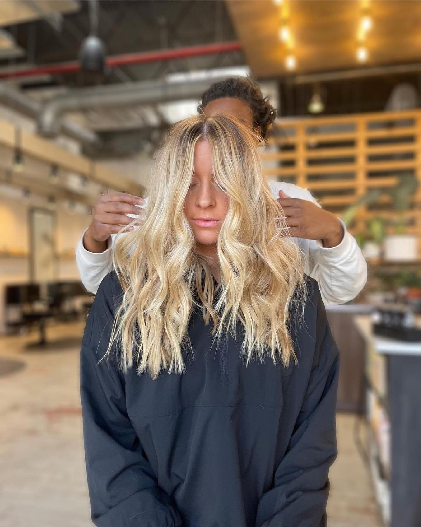Repost from @masterofthecraft_
&bull;
NOT the average BLONDE 
.
.
#atlbalayage #atlhairstylist
#atlhair #atlhairsalons 
#atlhairsalon&nbsp;&nbsp;#atlantacolorspecialist 
#atlhaircolorist
#atlhairstyles
#atlantahairstylist
#atlantahairsalon #atlantaha