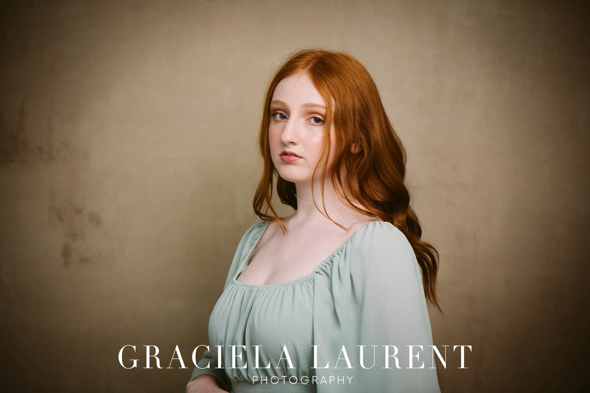 irish fine art senior portraits baby's breath redhead  by Graciela Laurent Graciela Valdes handpainted background3.jpg