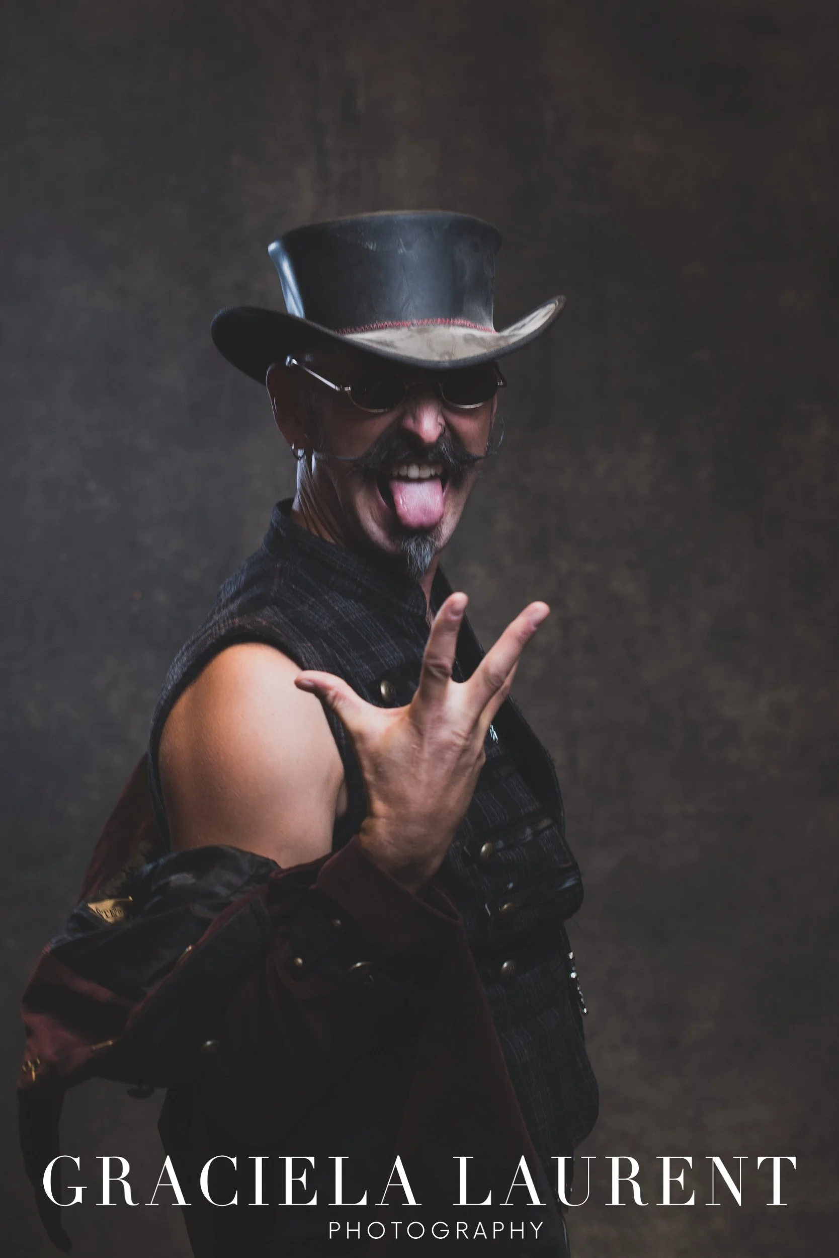steampunk man male portraits top hat striped pants handpainted background graciela valdes graciela laurent photography 6.jpg
