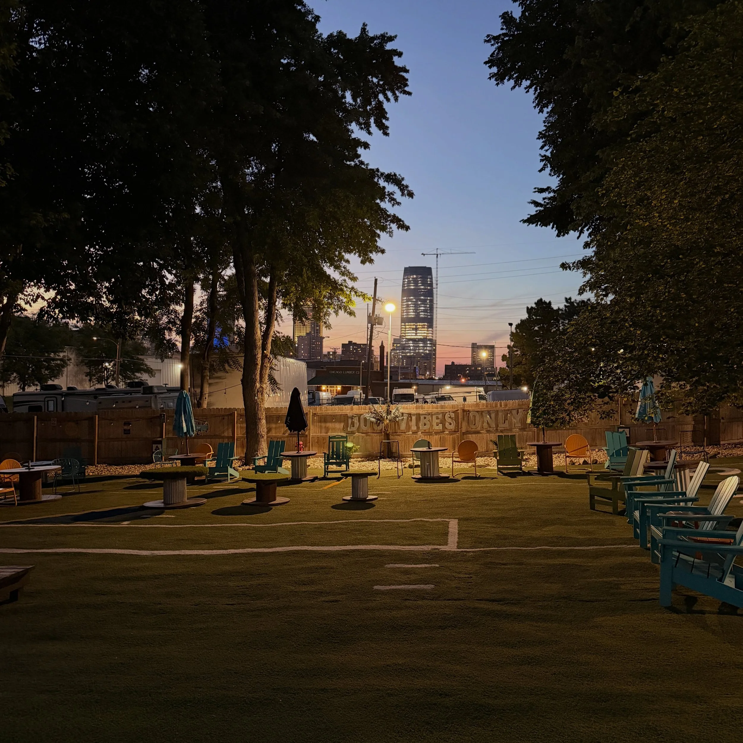 Summer nights hit differently at the Dog Bar. #omahaskyline #omadong #omahadog