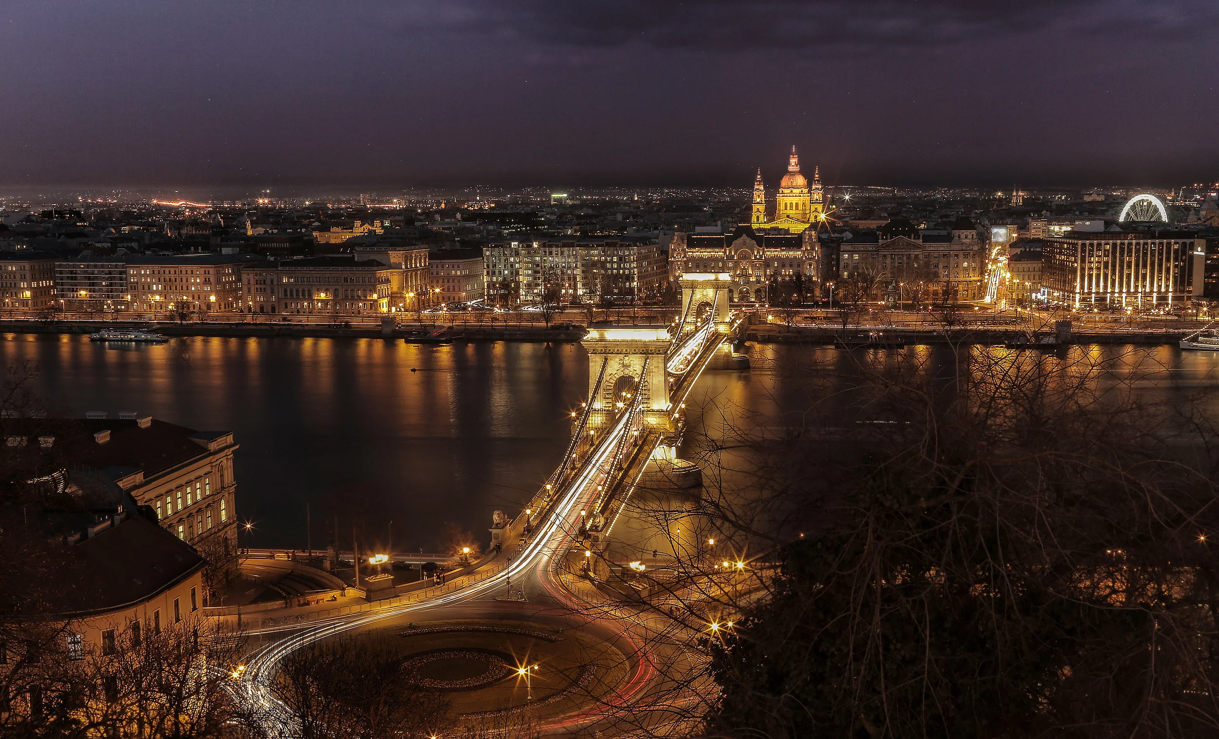 Chain_Bridge_Budapest_01.jpg