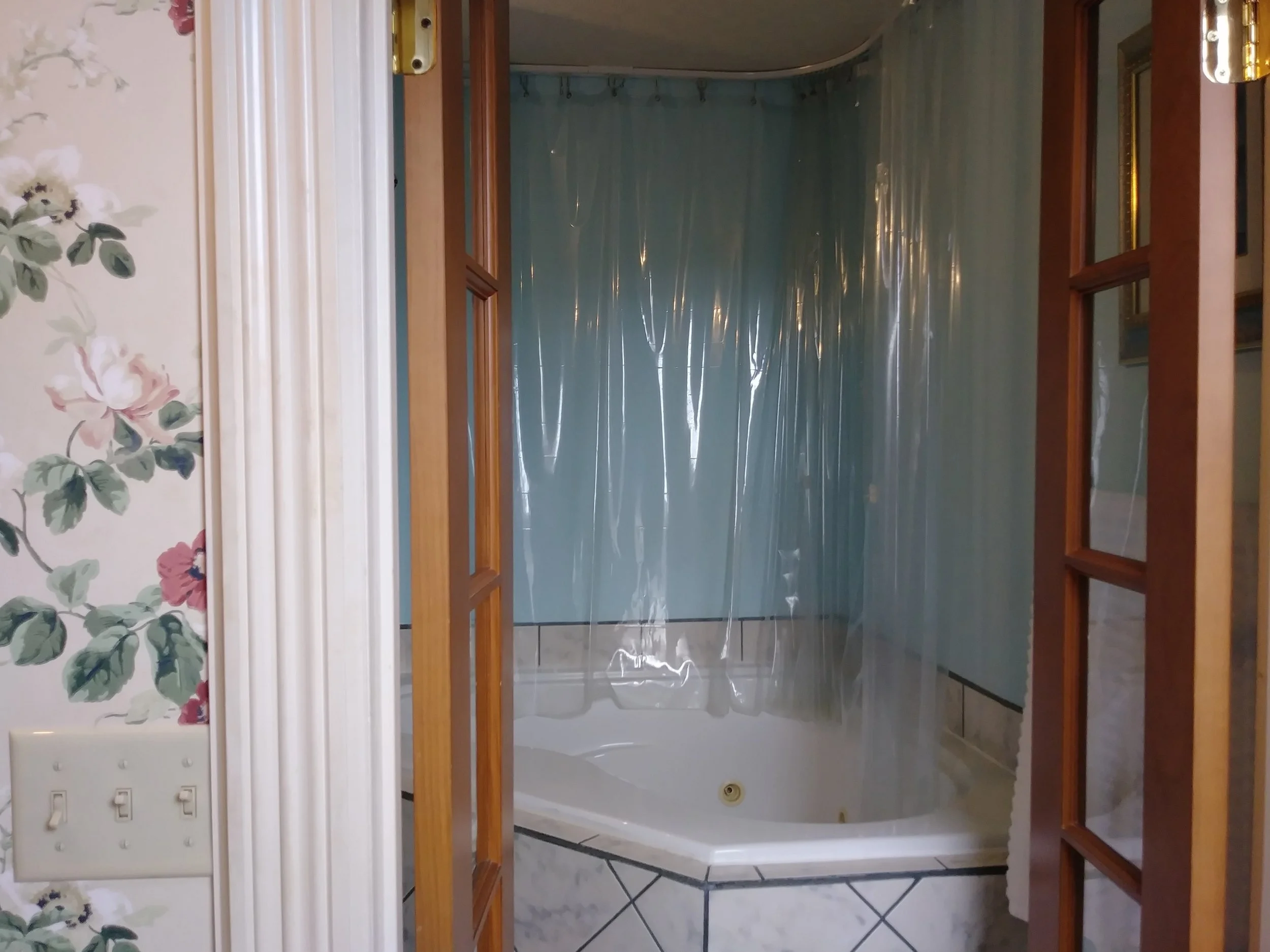 Room 305 08.jpg