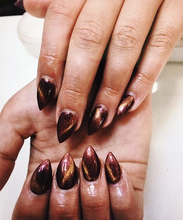 Complete your bronze goddess aesthetic this summer with claws to match 💅🏽
.
.
.
.
.
.
.
.
.
.
.
.
.
.
#nailart #nails #nailpolish #manicure #notd #nailstagram #ignails #acrylicnails #gelnails #bronzegoddess #nails2inspire #mountainpeaknails