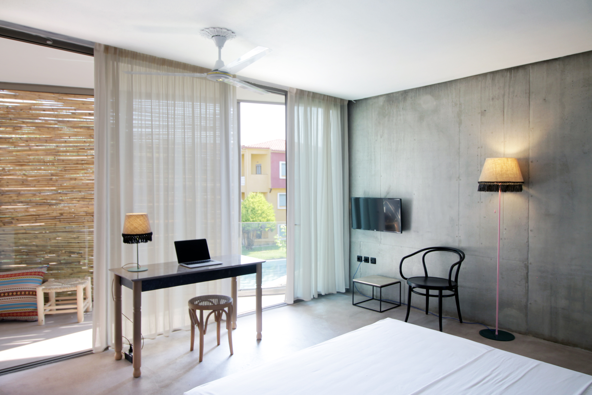 eco_suite_design_beach_hotel-bedroom_03.jpg