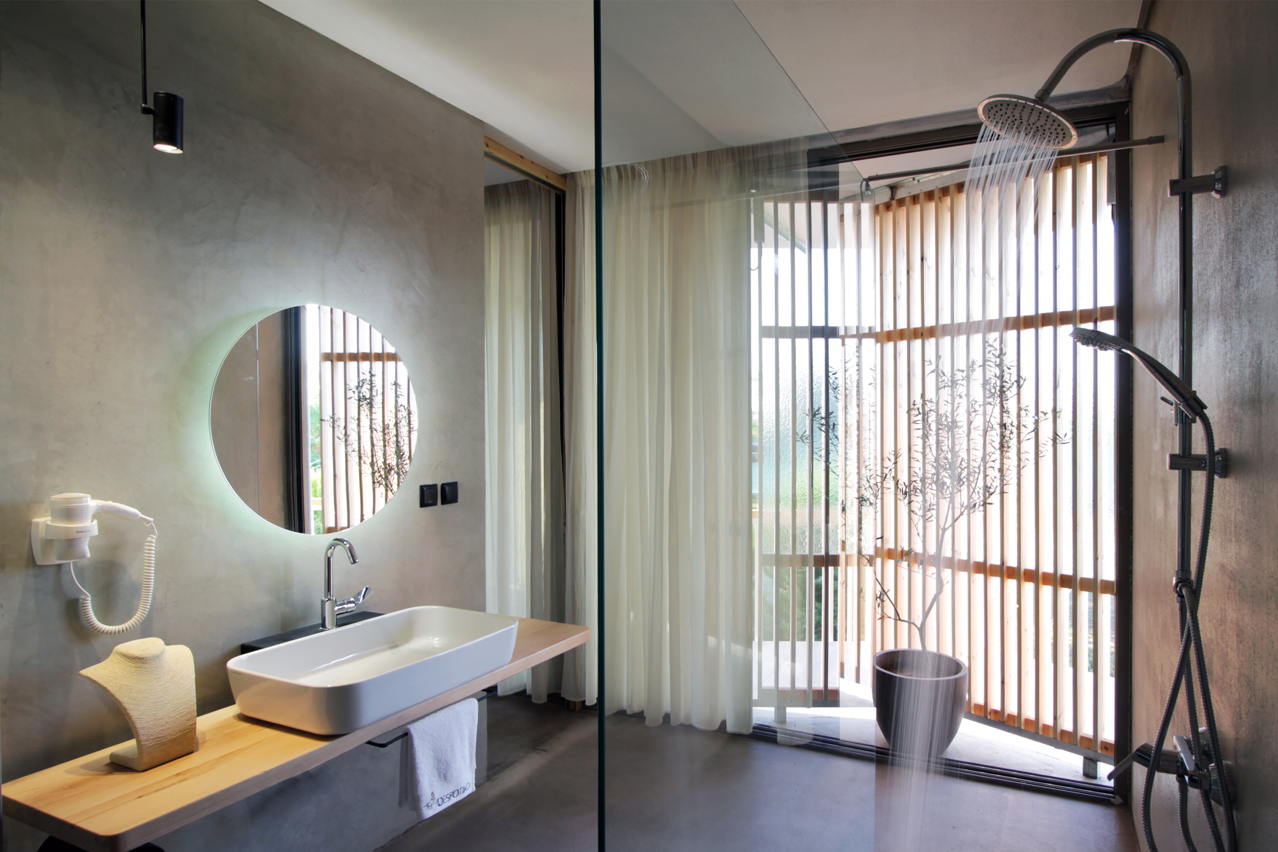 eco_suite_design_beach_hotel-bathroom_01.jpg