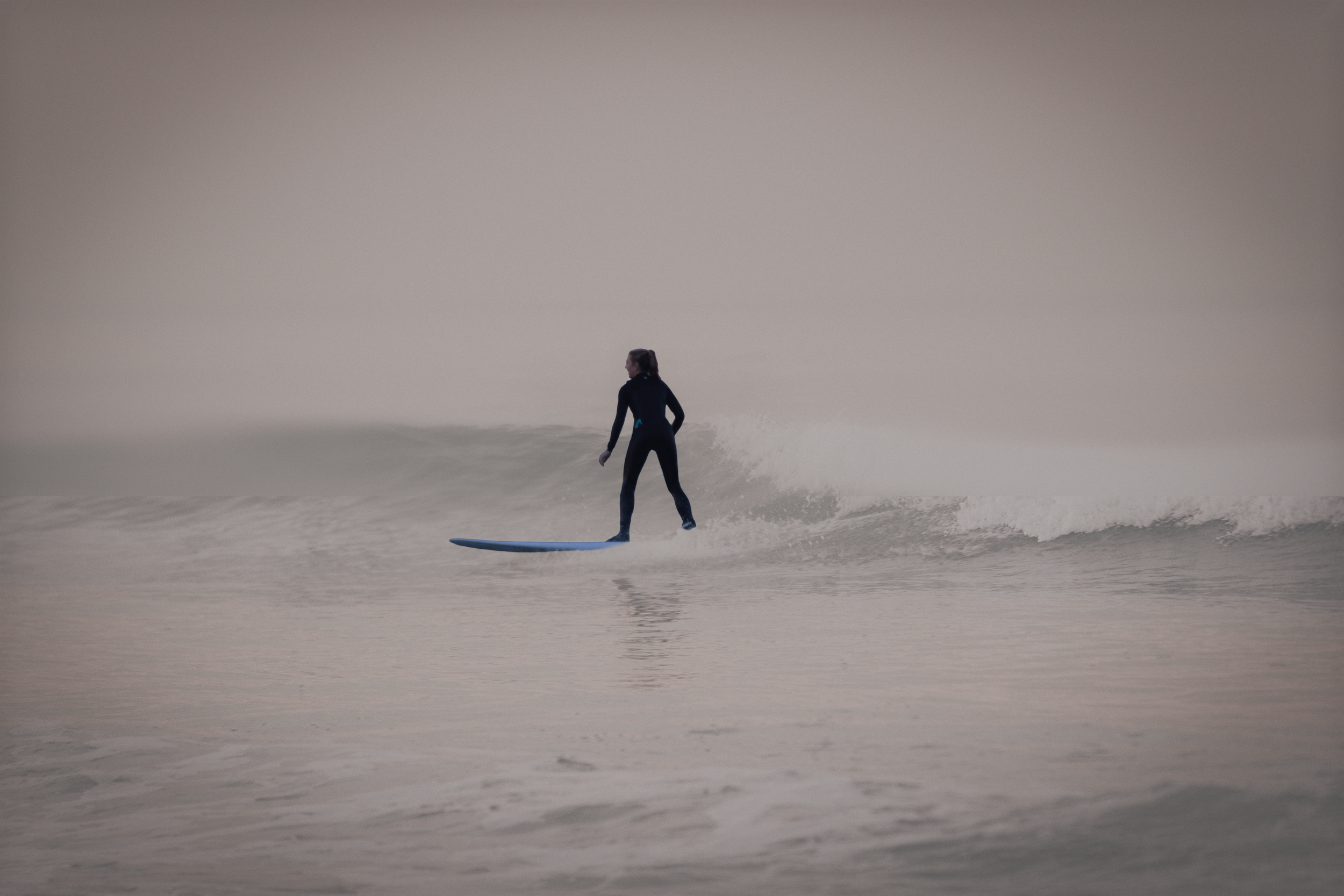 surfing oikl black and white_.png