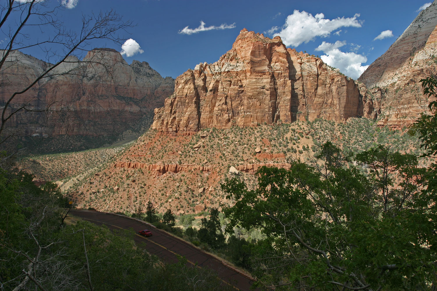 Zion_mount_carmel_highway_view.jpg