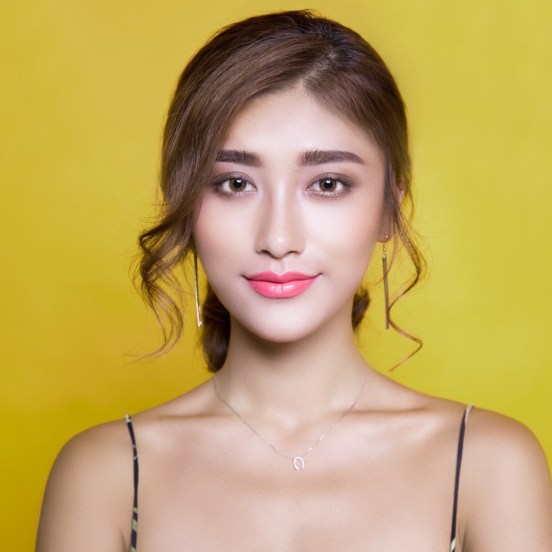 attractive-beautiful-beauty-415829.jpg