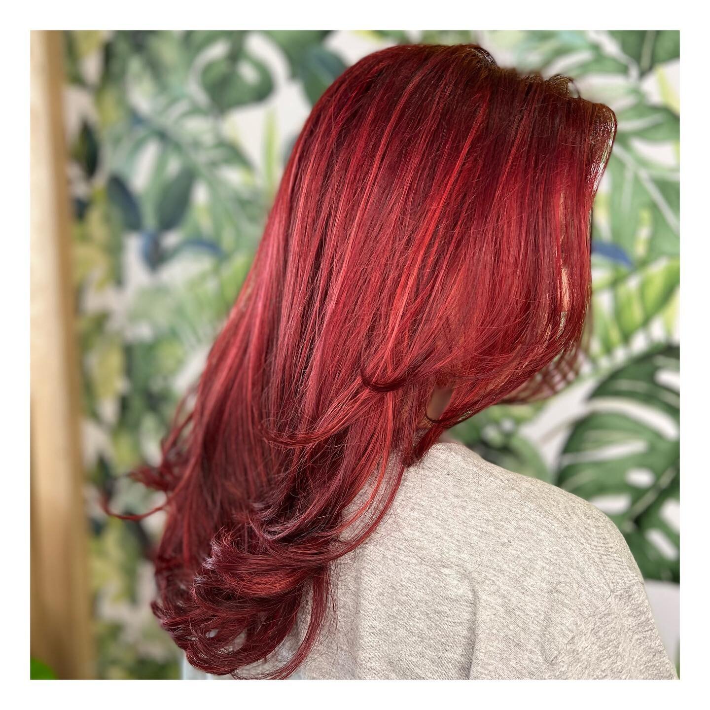 I can&rsquo;t even with these gorgeous RED &hearts;️ Highlights for our guest Mercedes by @mariaelsyvo 😍