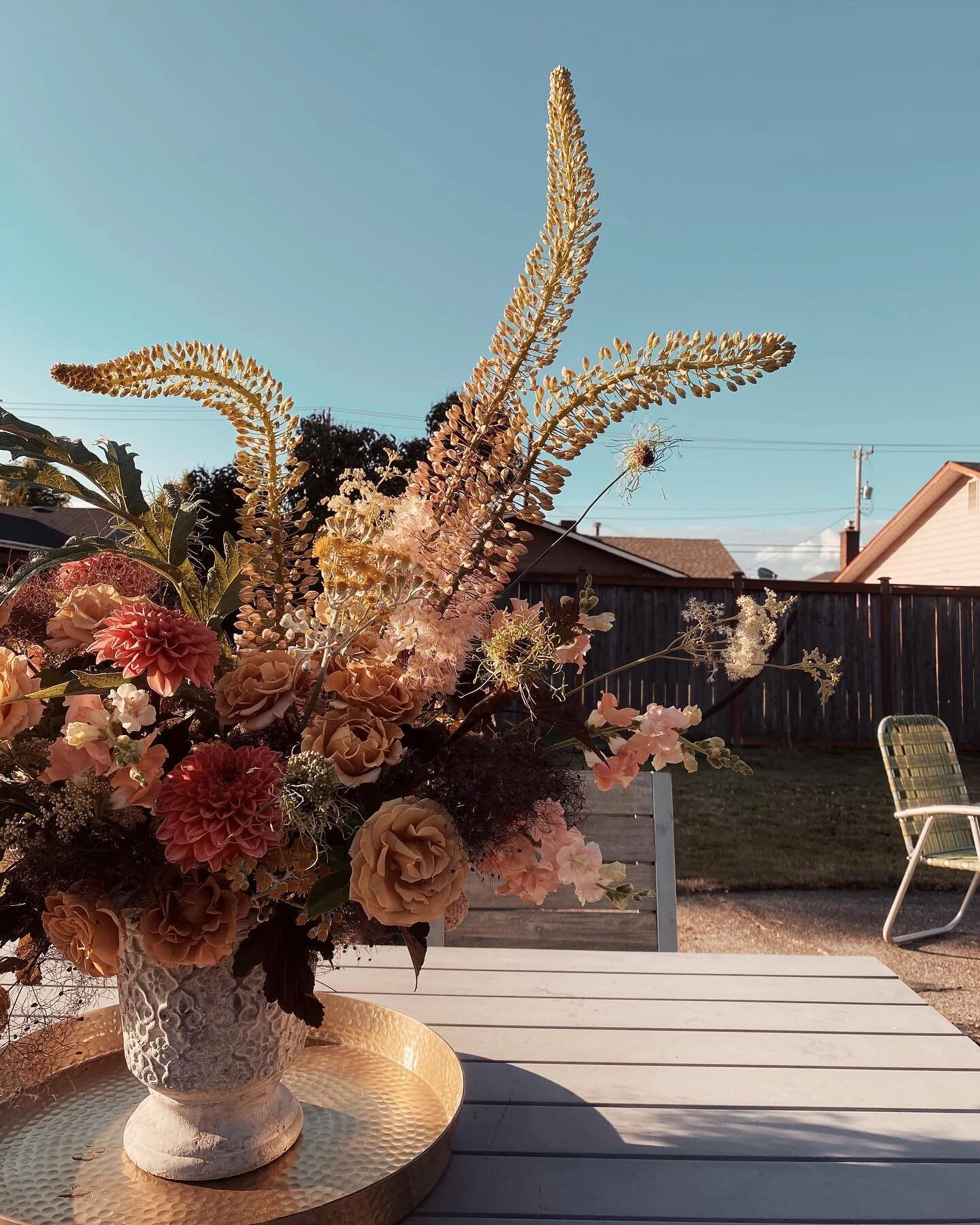 never ending summer. ✨ 

i like to pick local flowers that make me feel like i am somewhere else. currently chilling pool side in Tulum again.✌🏼 

you too can have a taste of a Caribbean summer by ordering yourself a Summer Sweetie (starting at $15)