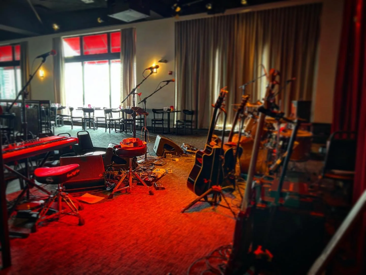 Getting ready to hit on bass &amp; keys&hellip; I can&rsquo;t tell ya how I love playing with @christinehavrilla &amp; Gypsy Fuzz (@gretchensinger77 , @cmclark1984 , &amp; @mixrmb ) at the Lounge at @worldcafelive 

#philly #phillymusician #phillysin