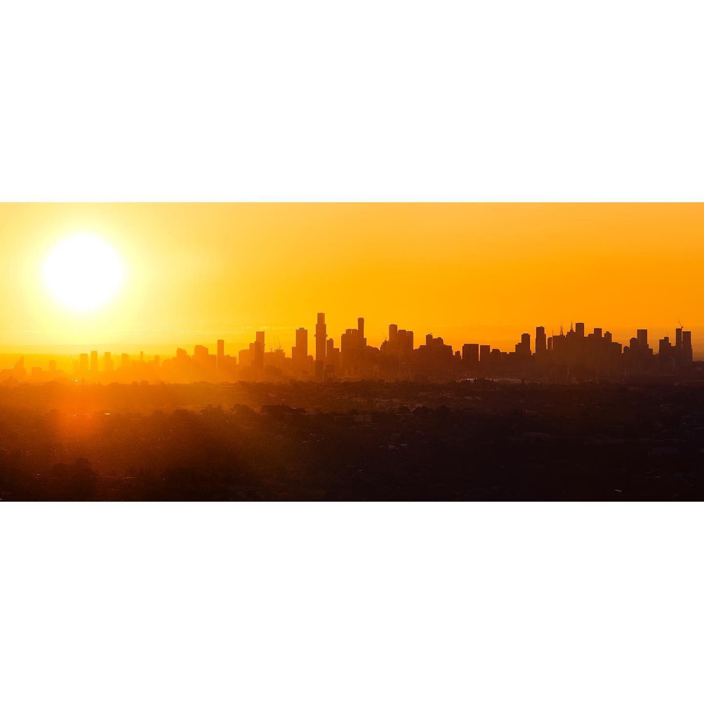 Absolutely Beautiful Sunset in Melbourne from the sky. 
 #fly #melbournelife #melbourne 
#helicopter #aerial #work #photography  #construction #development #aerialsilks  #architecture #marketing #luxury #lifestyle #awesome #epic #instadaily #photooft