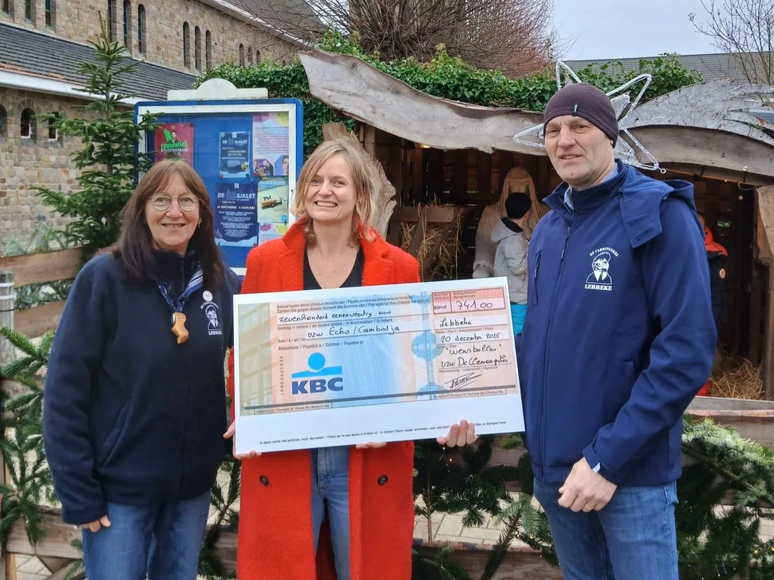 De Clemangskes Kermiscomité verkochten kerstballen voor ECHO!