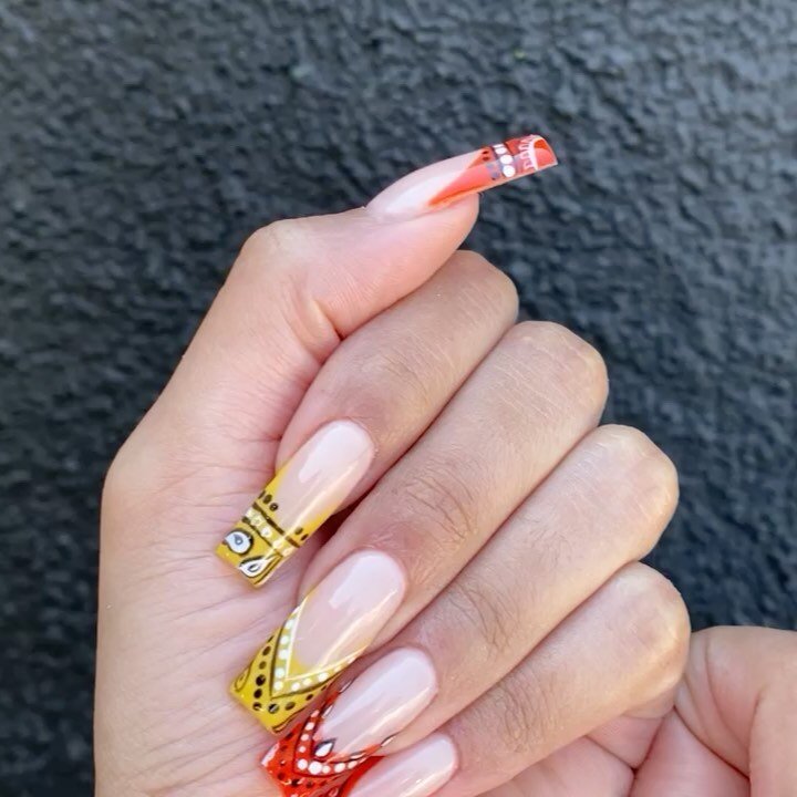 V-tip bandannas 💅🏻💅🏻Design @modernpampersalon ☎️📞8189851920 appointments available #naildesigns #nails #gelnails #modernpampersalon #northhollywood