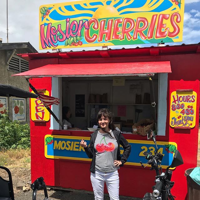 Cherries are on!...and accessible with my chariot. Took Nellie of Brooklyn, NY on the Twin Tunnels Trail to her Bing cherry pickin’ delight at Idiots Grace this afternoon. Mosier welcomed us with curiosity and kindness. Brenna’s Market started up around the same time I did, so we had an impromptu high five celebration of our one year anniversaries. Come get your pie fixins on the pedicab! @idiotsgracewines @mosiermarket .
.
.
.
.
.
#twintunnels #cherrypicking #idiotsgracewinery #mosiermarket #mosier #hoodriver #hoodriveroregon #columbiariver #columbiarivergorge #traveloregon #pedicab #pedicablife #pedicabs #pedicab4life #pedicabvibes #pedicabride #greenliving #ssupportlocalbusiness #gorgeowned #uberalternative #localbusiness #visithoodriver #hoodgorge #pnwlife #pnwonderland #columbiagorgous #mthoodterritory #pnwdiscovered #pnwonderland #columbiagorgous #mthoodterritory #pnwdiscovered