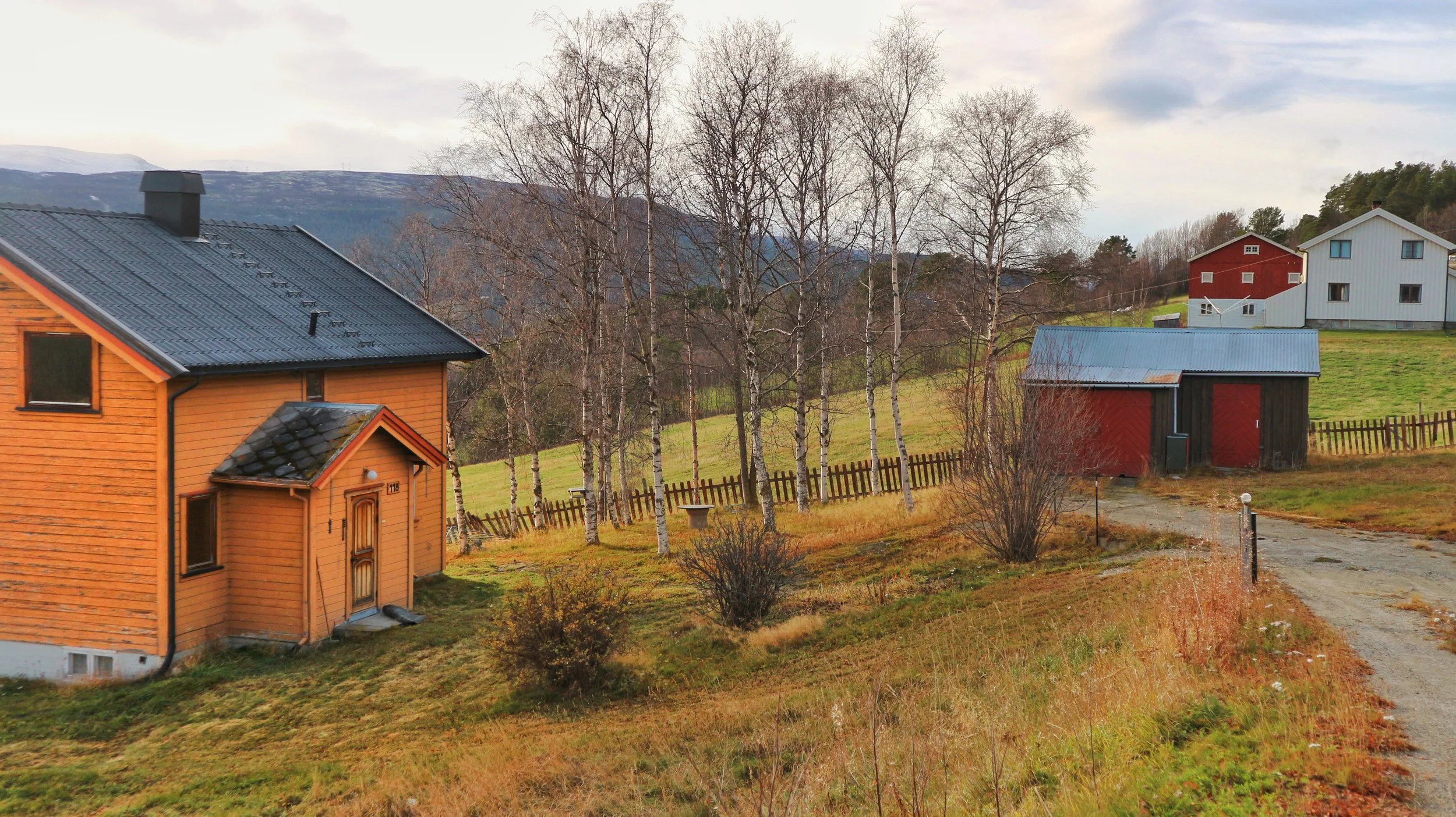 Gardstun og garasje/bod