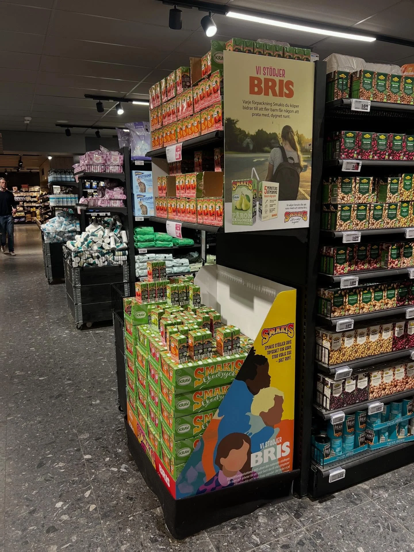 @hemkop_matpressen med fin SMAKIS-gavel och stark f&ouml;rs&auml;ljning!
Extra roligt att se v&aring;ra nya BRIS-skyltar p&aring; plats som hj&auml;lper till att rama in avdelningen och lyfta det viktiga budskapet bakom varje f&ouml;rpackning.😀

Vi 