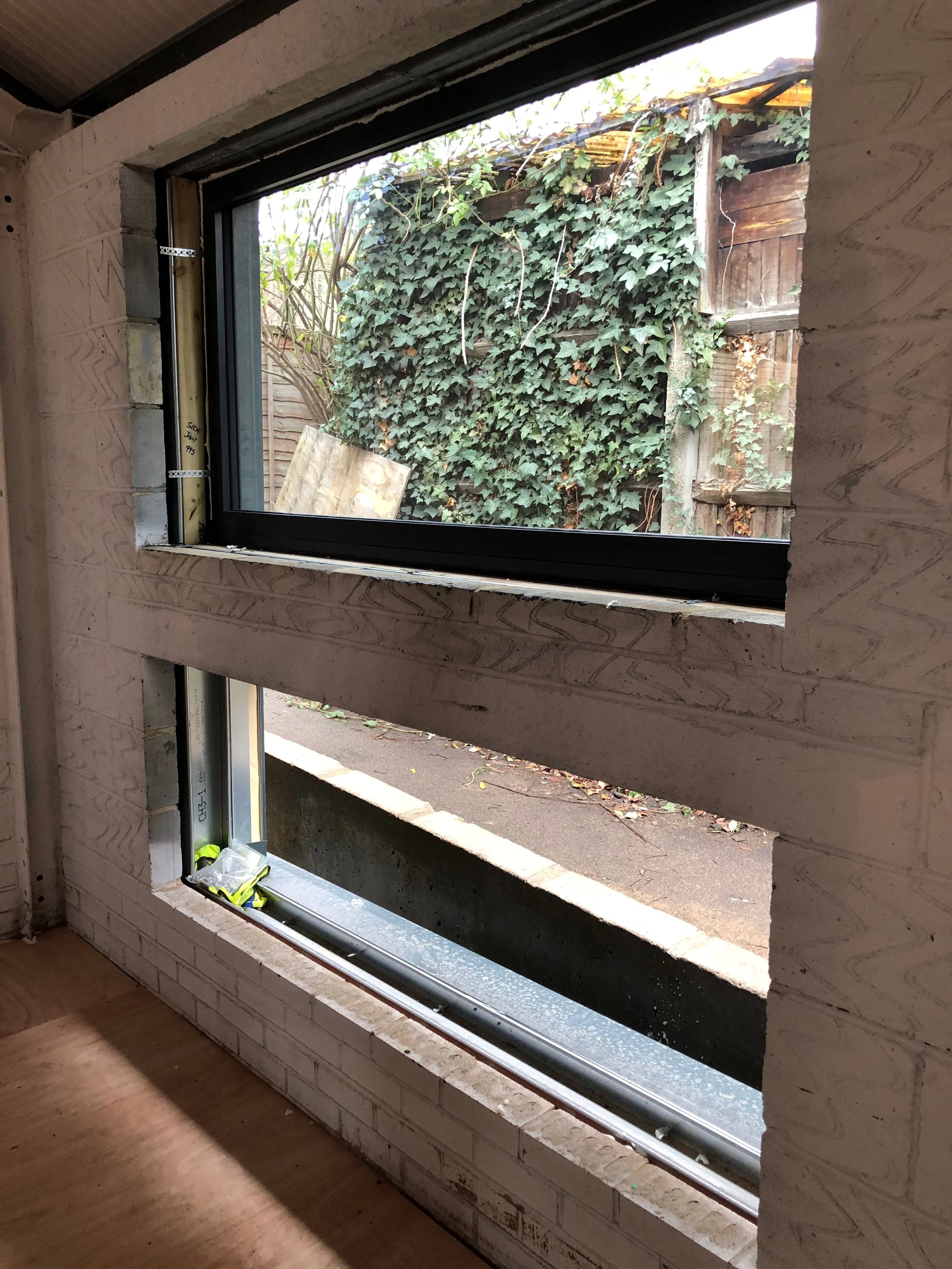 Double glazed for thermal and acoustic insulation
