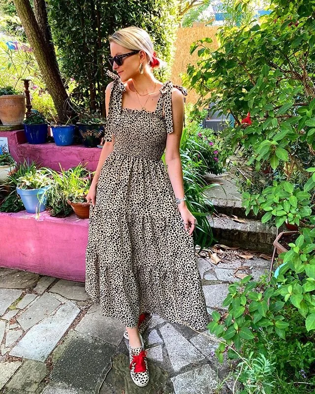 🐆This dress is quickly becoming my new fave🐆⁣
⁣
~ The straps can be worn untied to avoid tan lines and great when styled with clashing printed trainers! ⁣
⁣
~ I swapped out my laces for more of a ribbon style to give them life. You can order them f