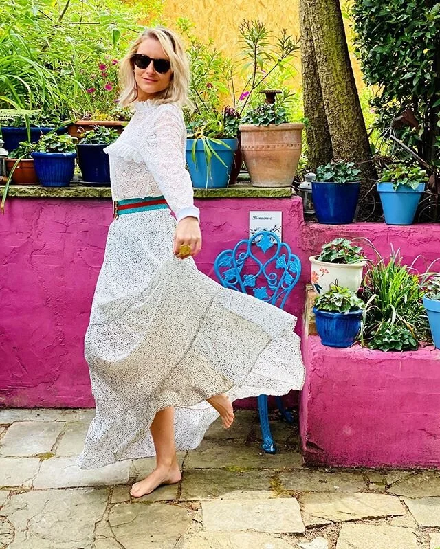 The sunshine may have disappeared for little while but it&rsquo;s not stopping me from jumping around like a nutter in my pretty frocks 😉⁣#dowhatmakesyouhappy❤️ ⁣.
.
.
.
#prettyfrock #summerfrock #summerdresses👗 #keepsmilling😊 #instaphotograph #fa