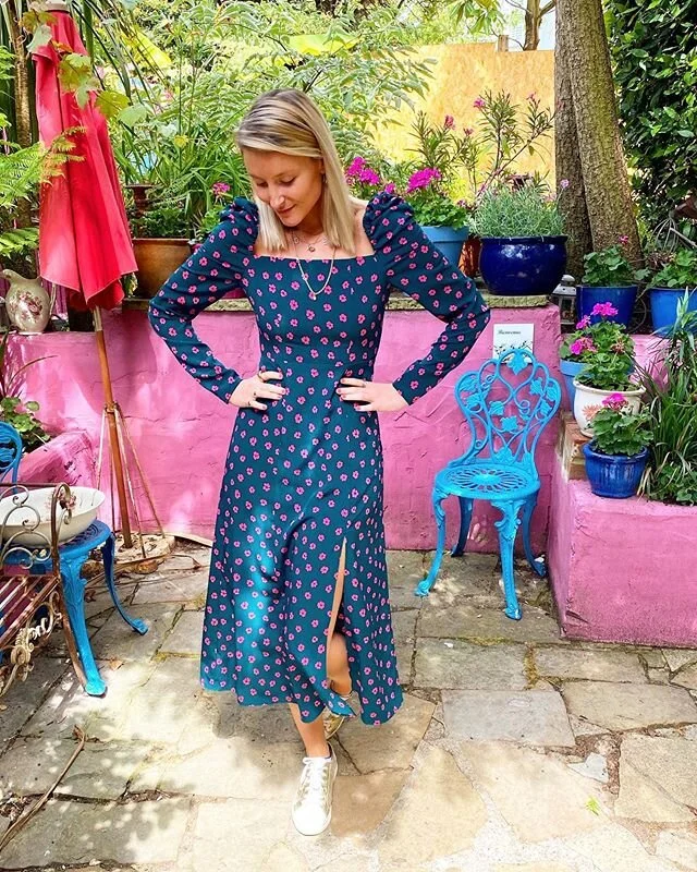 What a lovely weekend I&rsquo;ve had; full of family visits, too much food, love and laughter 🌟⁣ peeerrffeecttt!
⁣
#lovedresses👗 #adressaday @pepperpaperstyle #sundayfunday☀️ #familytime #fashionable30s #dressingup #stylishtrends #womenstyle #insta