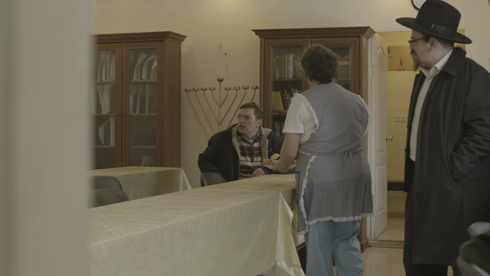 Breng de Joden Thuis werd vertoond op verschillende filmfestivals wereldwijd, waaronder Doc Leipzig en Hotdocs.