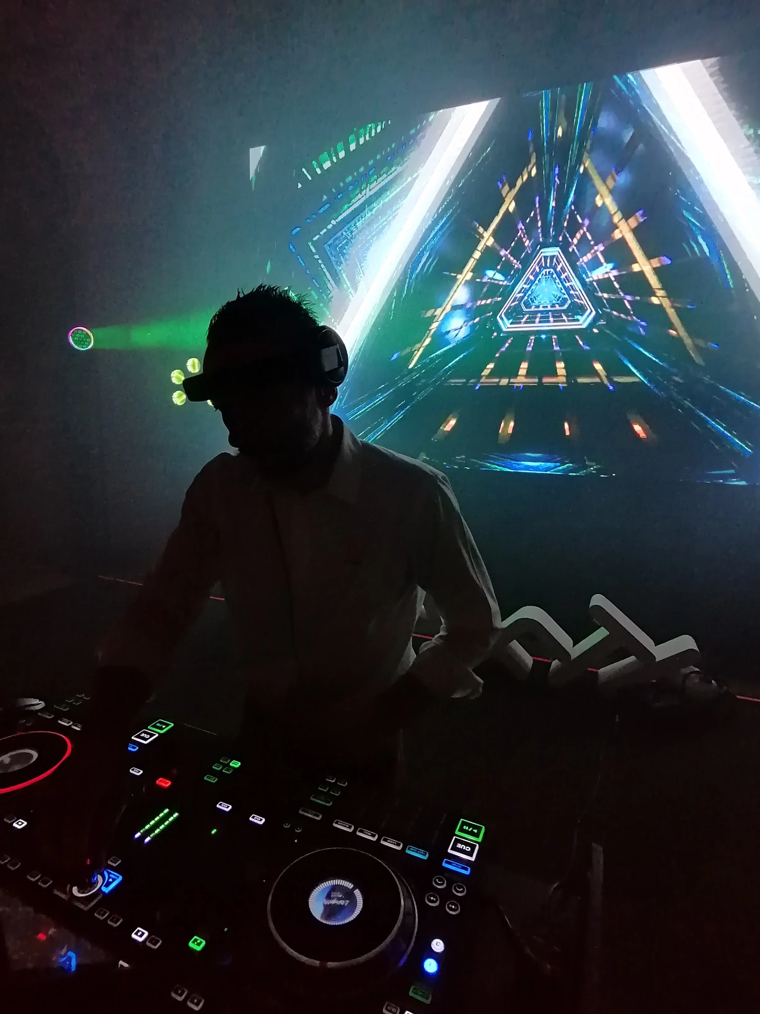 DJ Wedding Event 5.jpg