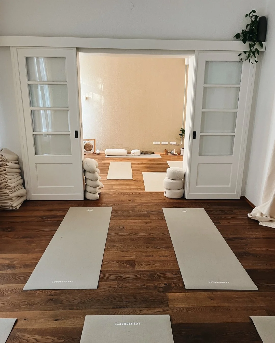 ❗️💫😀 ICH SUCHE: Gleichgesinnte die im Bereich des Gesundheitswesens und Medical Wellbeing , Heilpraktik und Co. arbeiten und nat&uuml;rliche und moderne R&auml;ume f&uuml;r ihre Angebote nutzen wollen.
.
Das Upaya wird auch vermietet. Und zwar an M