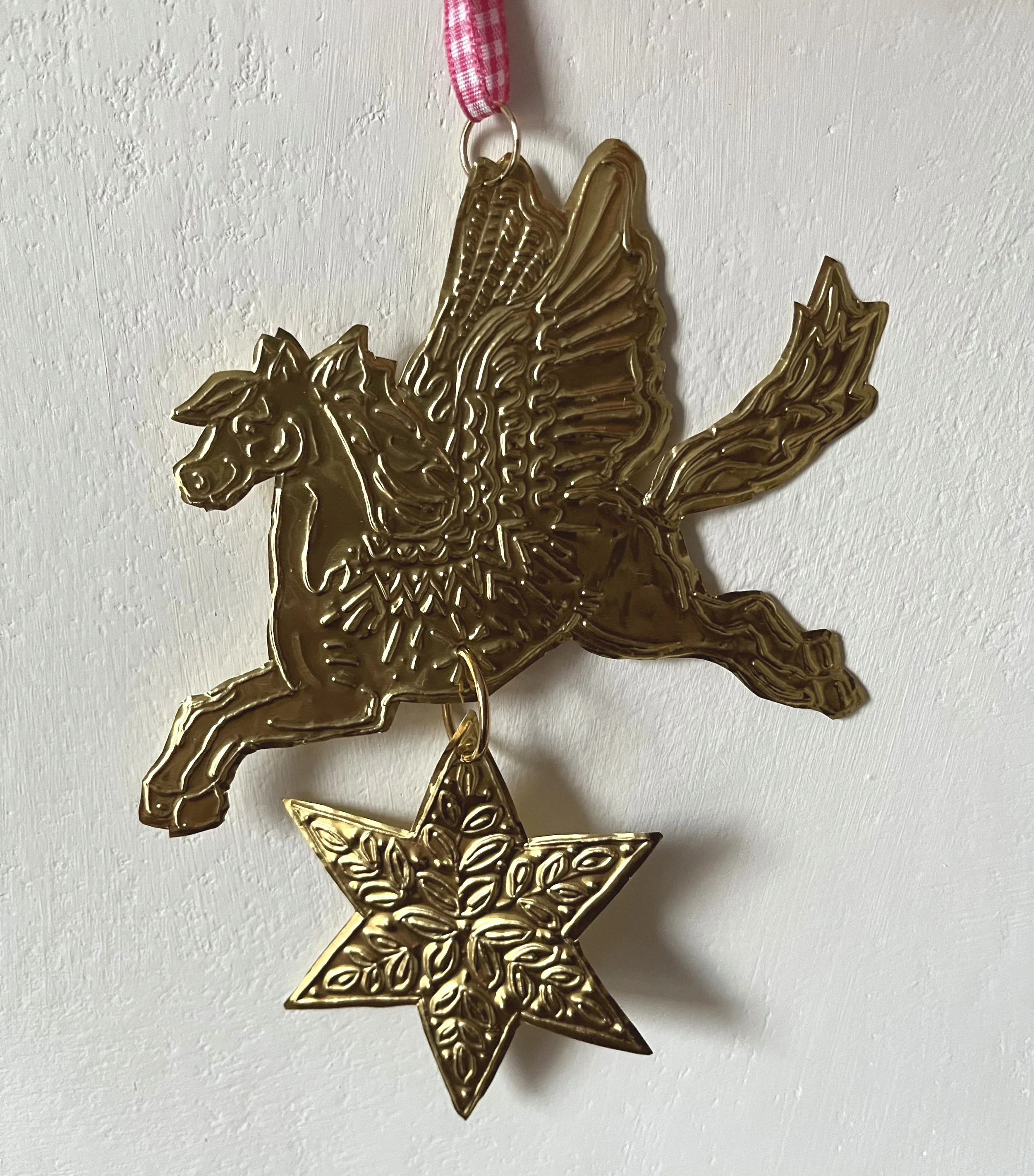 Gold horse star dec close.jpg